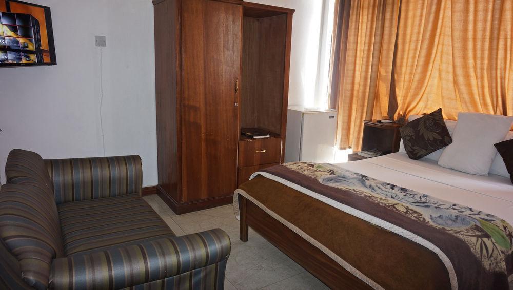 Niagara Hotel Accra Buitenkant foto