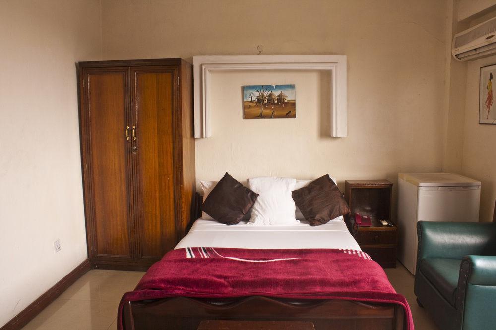 Niagara Hotel Accra Buitenkant foto