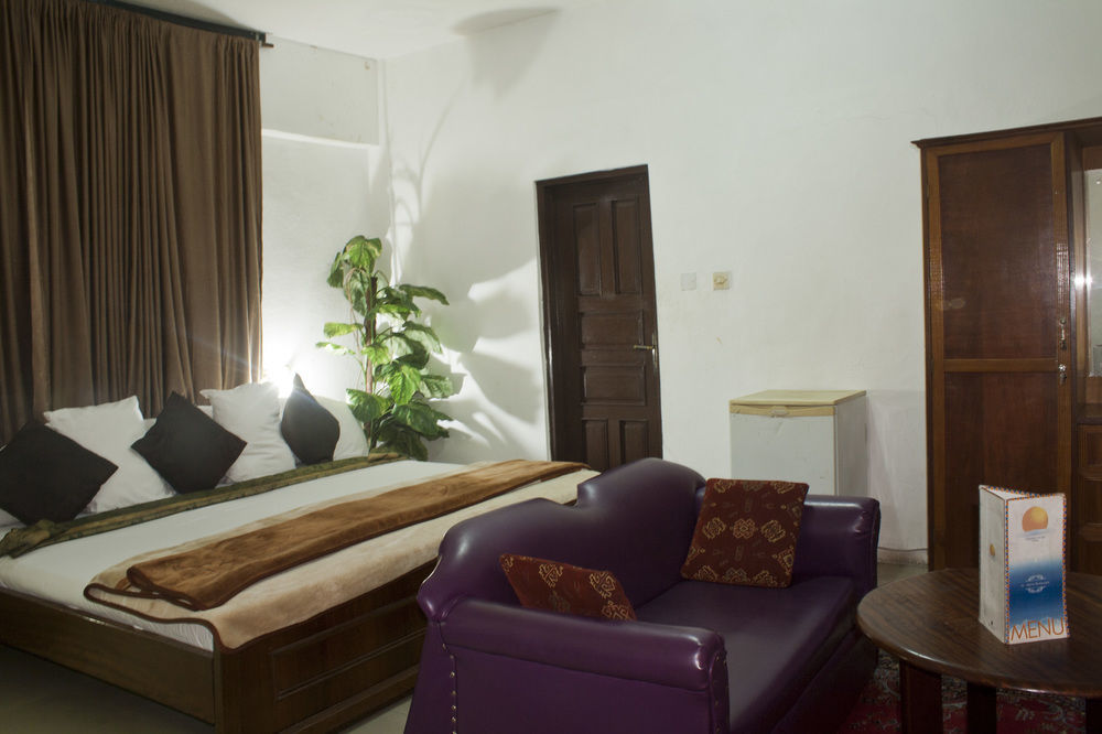 Niagara Hotel Accra Buitenkant foto