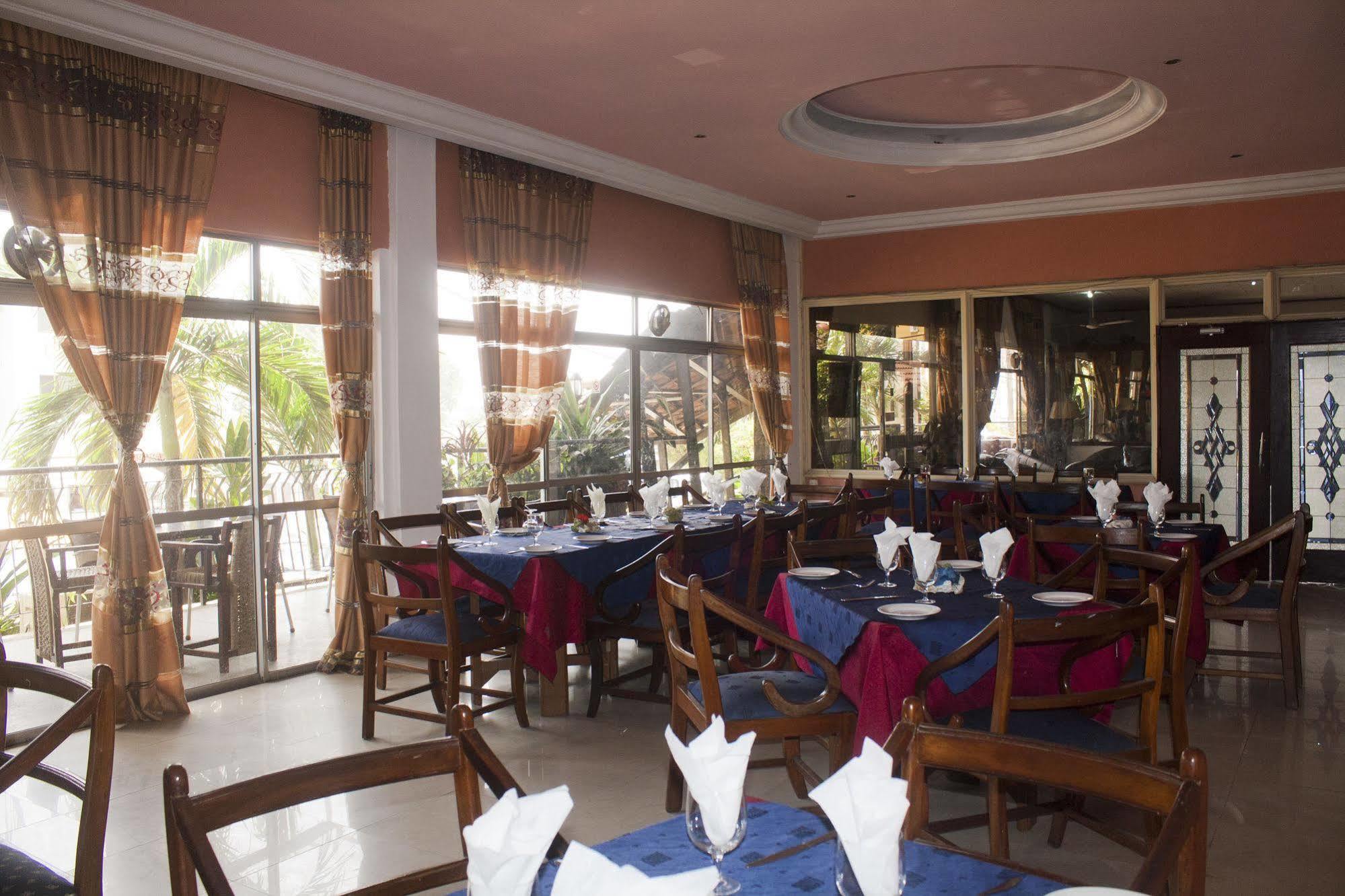 Niagara Hotel Accra Buitenkant foto
