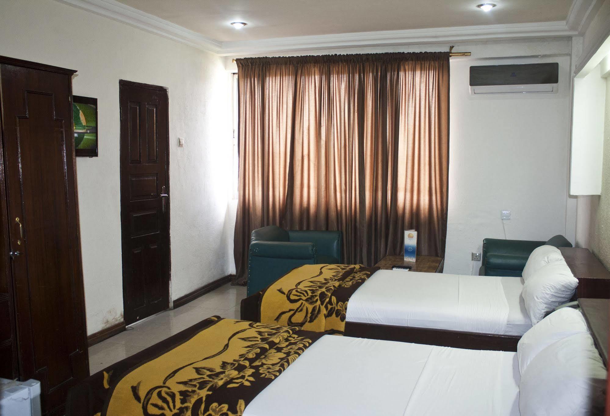 Niagara Hotel Accra Buitenkant foto