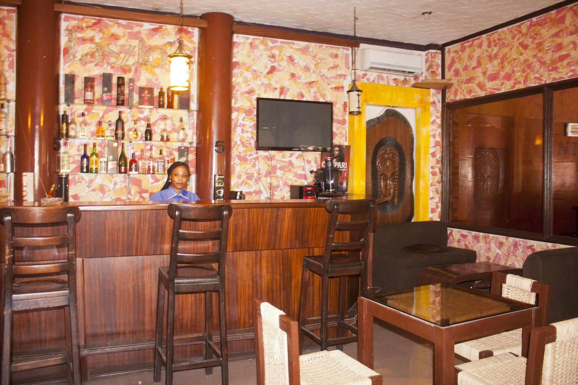 Niagara Hotel Accra Buitenkant foto