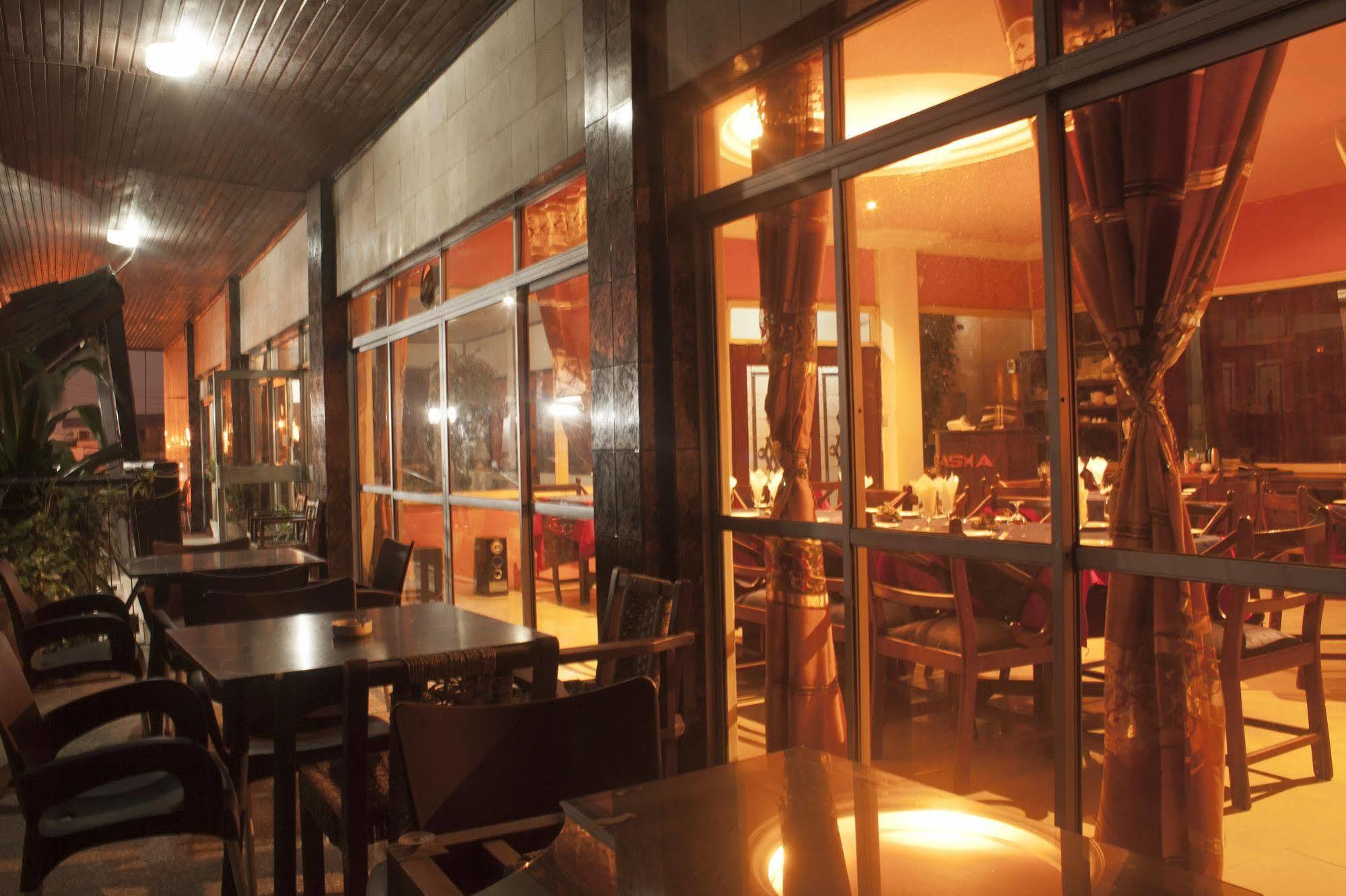 Niagara Hotel Accra Buitenkant foto