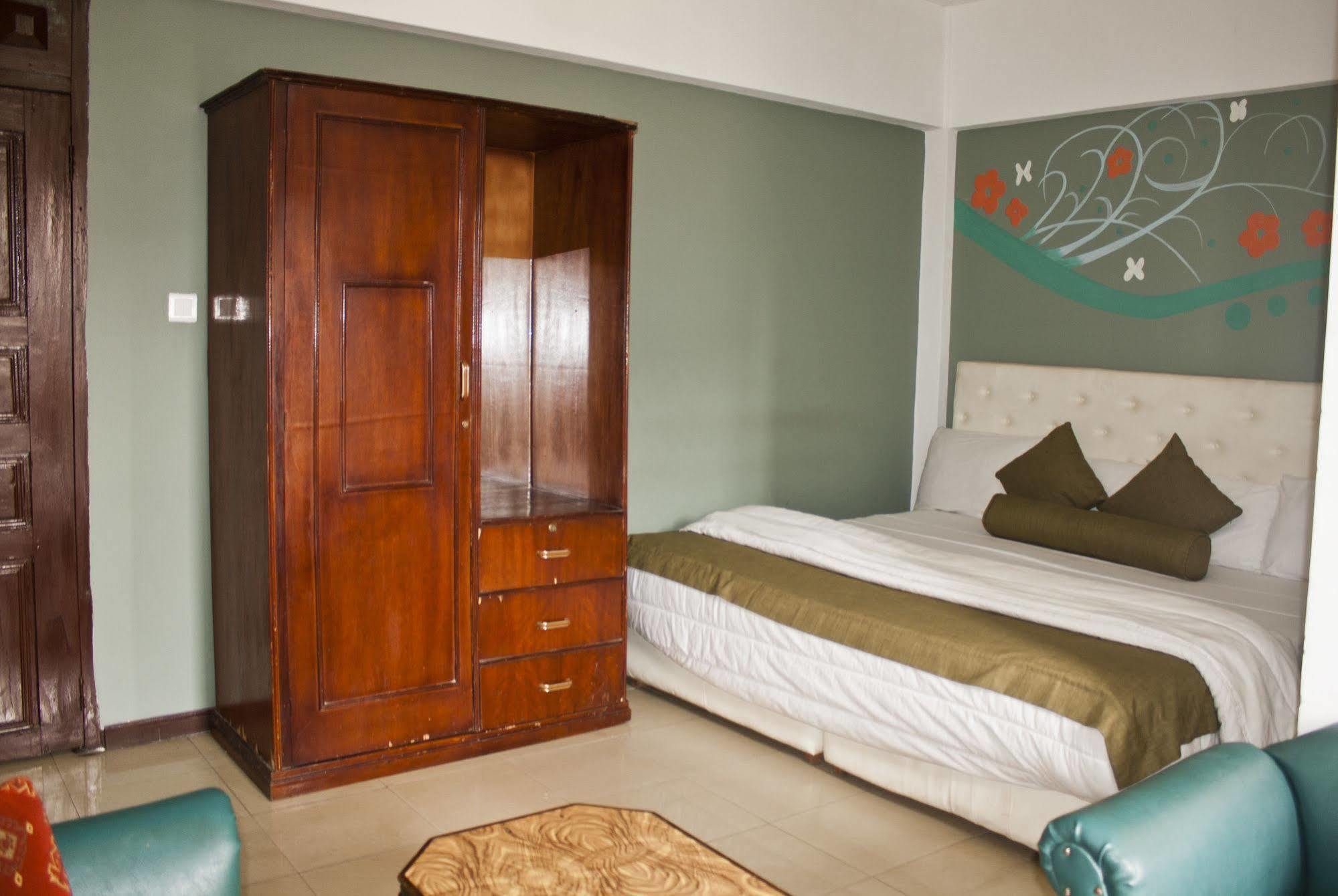 Niagara Hotel Accra Buitenkant foto