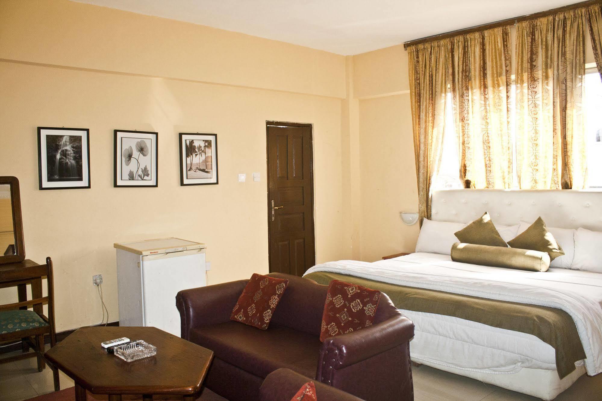 Niagara Hotel Accra Buitenkant foto