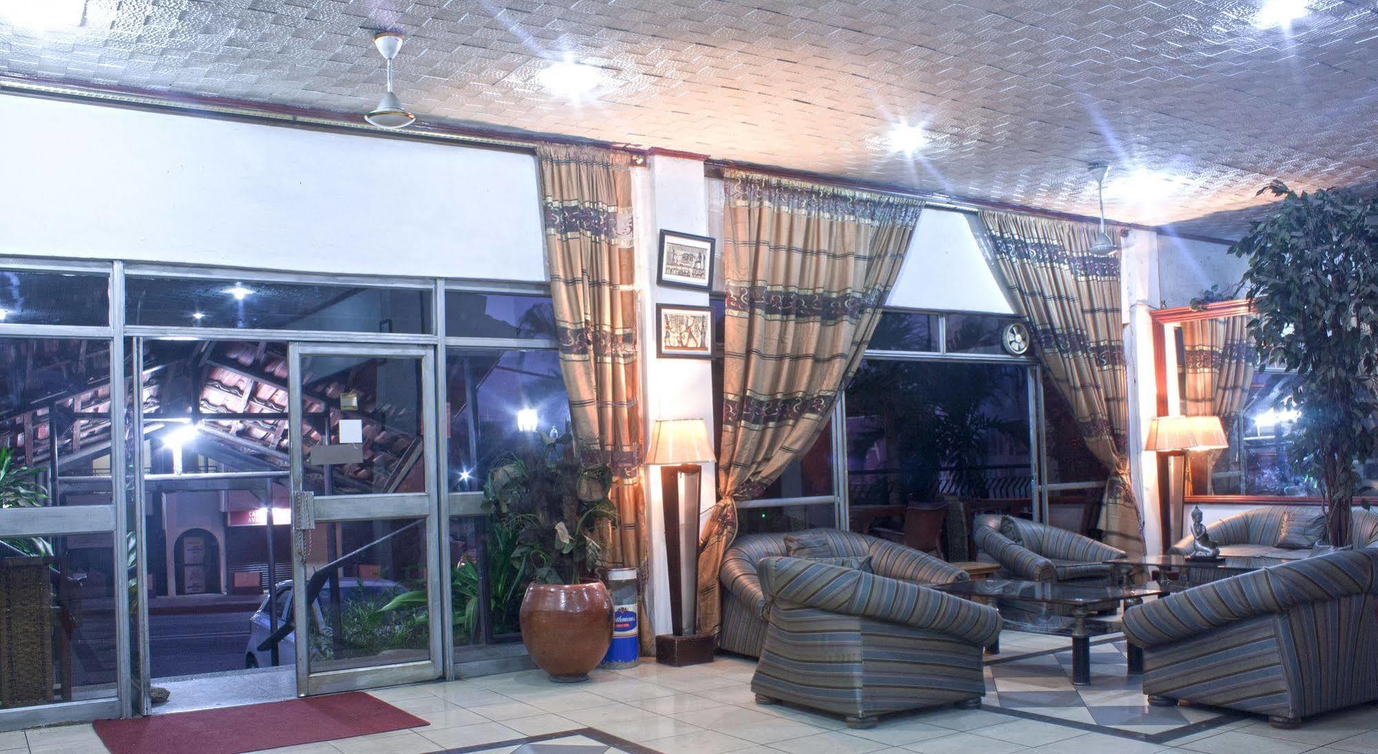 Niagara Hotel Accra Buitenkant foto