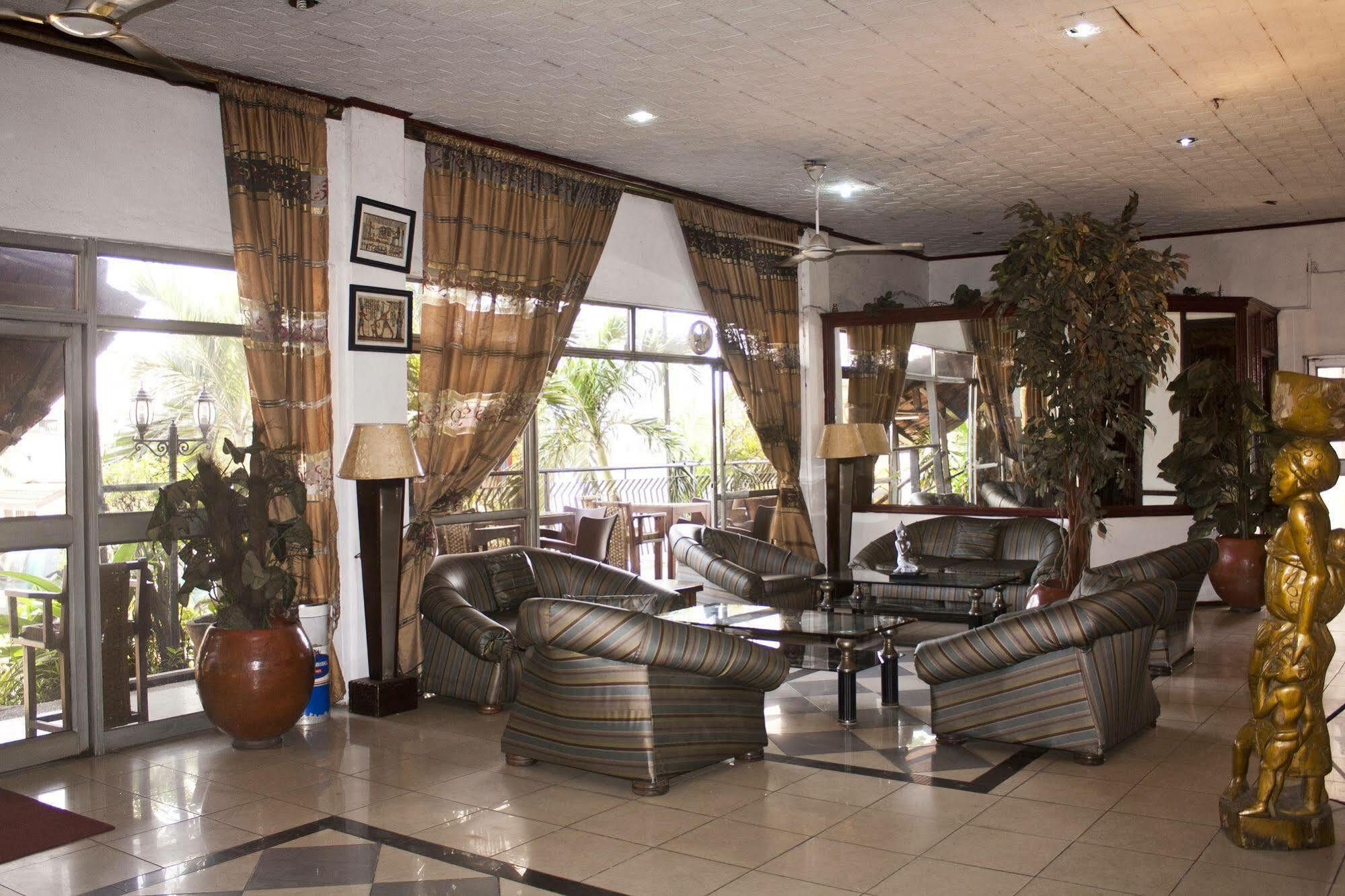 Niagara Hotel Accra Buitenkant foto