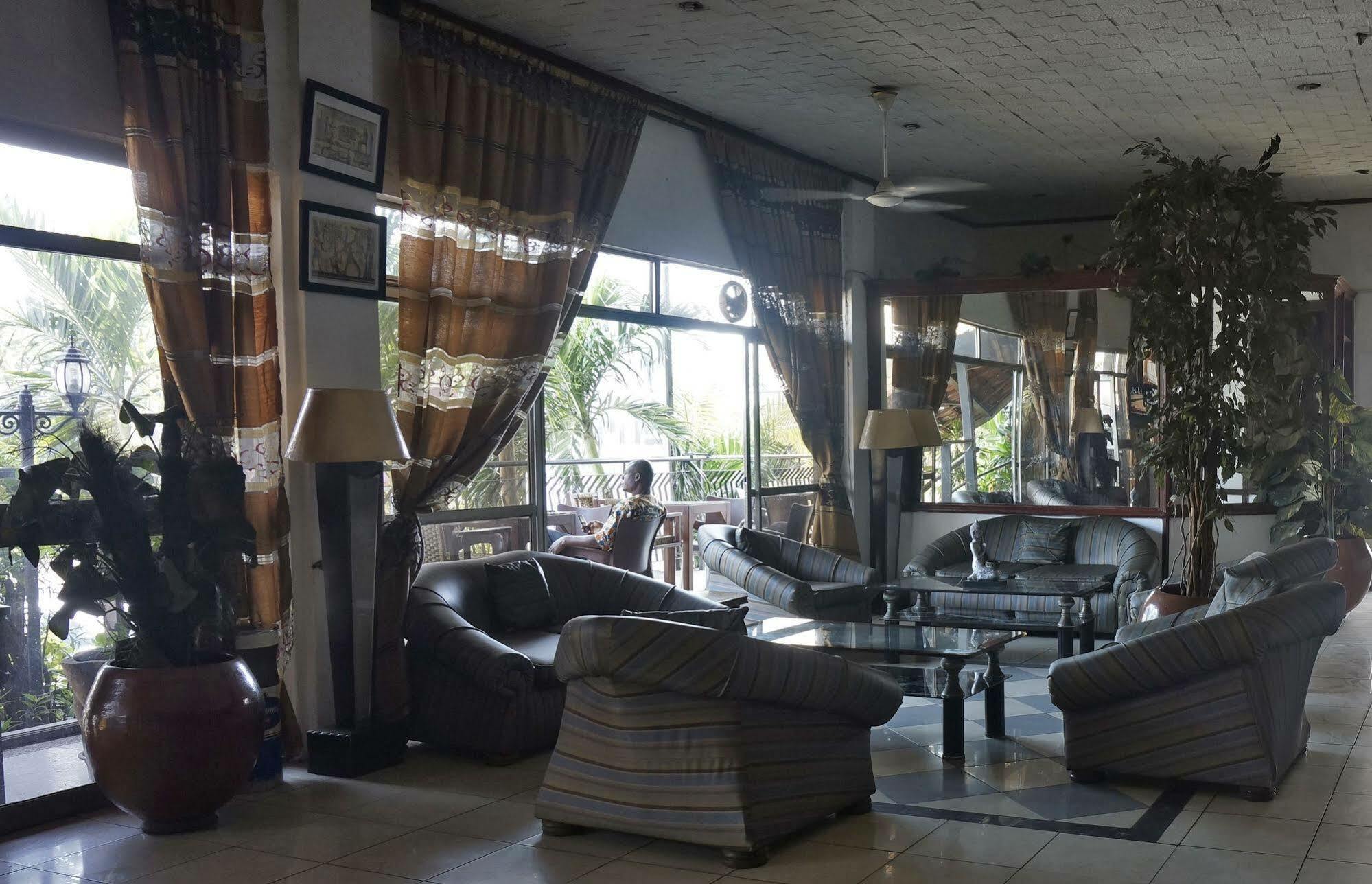 Niagara Hotel Accra Buitenkant foto